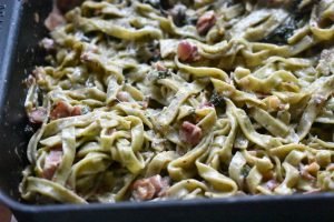Pasta med spinat fløde & bacon - nem pastaret