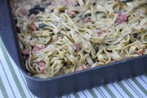 Pasta med spinat fløde & bacon - nem pastaret