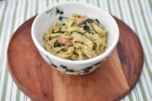 Pasta med spinat fløde & bacon - nem pastaret