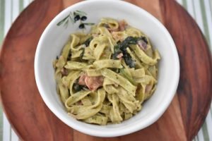 Pasta med spinat fløde & bacon - nem pastaret