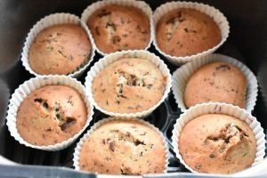Bananmuffins i airfryer - lækre med chokolade