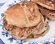 Tykke pandekager med skyr og havregryn