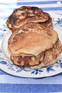 Tykke pandekager med skyr og havregryn