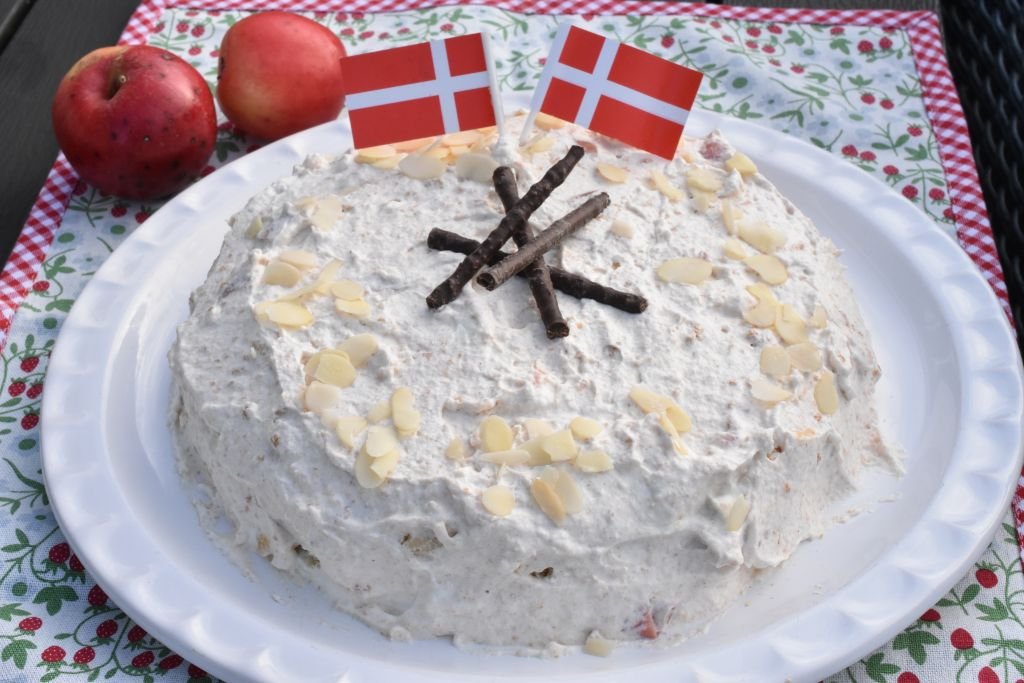 Æblelagkage med flag