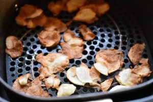 Jordskokkechips i airfryer el. ovn - nem opskrift 