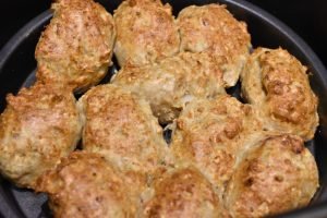 Kyllingefrikadeller i airfryer - nem sund opskrift