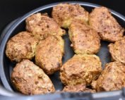 Kyllingefrikadeller i airfryer - nem sund opskrift