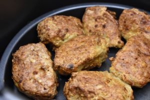 Kyllingefrikadeller i airfryer - nem sund opskrift
