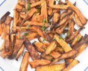 Søde kartofler - opskrift på søde kartoffelfritter - nogetiovnen.dk
