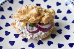 Vandbakkelser med tunsalat - til forret eller frokost