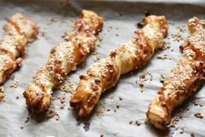 Pizza twister -nem opskrift på butterdejs twister med skinke