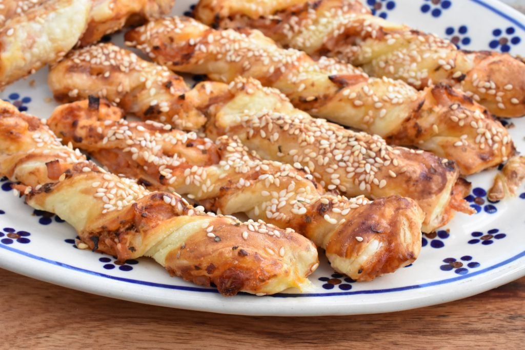 Pizza twister -nem opskrift på butterdejs twister med skinke