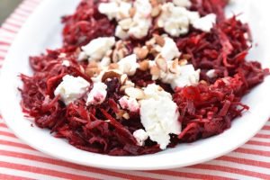 Rødbedesalat - nem rødbede salat med æbler og feta 