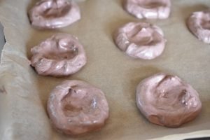 Påskereder - chokolademarengs med fyld