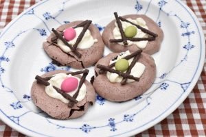 Påskereder - chokolademarengs med fyld