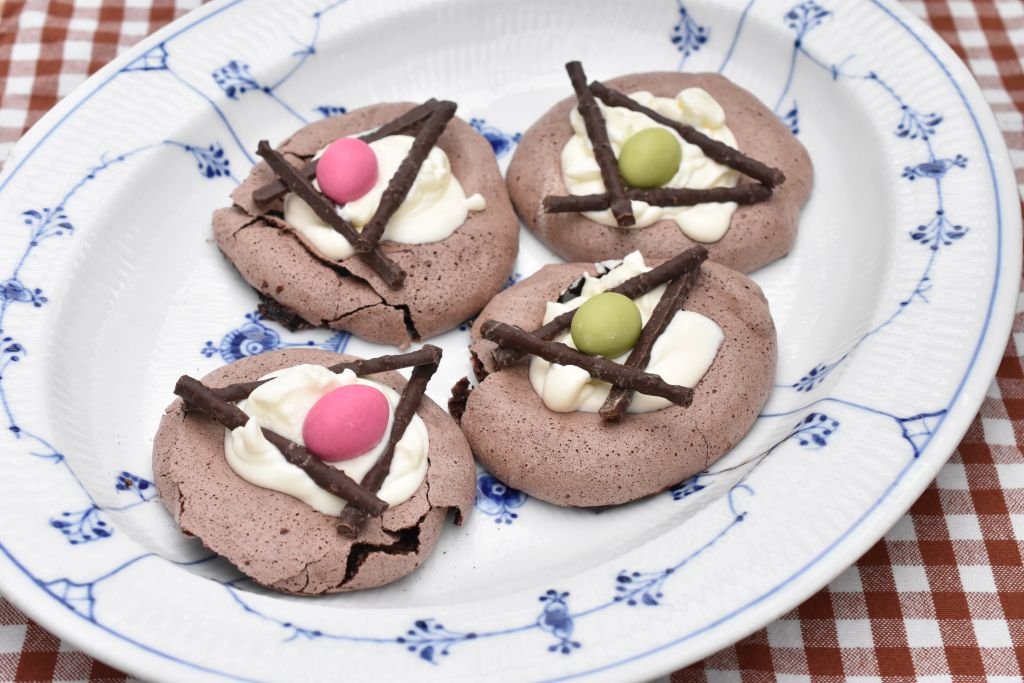 Påskereder - chokolademarengs med fyld