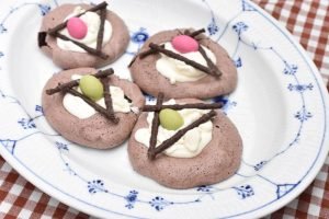Påskereder - chokolademarengs med fyld