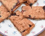 Butterdejsstang med makronfyld - lækre kage snitter
