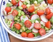 Forårssalat med radiser - grøn salat med nem dressing
