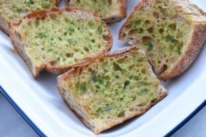 Ramsløgsbrød - nem opskrift på hvidløgsbrød med ramsløg