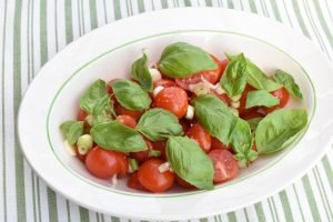 Cherrytomat salat med marinade - nem opskrift