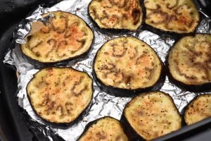 Aubergine i airfryer - opskrift på bagt aubergine