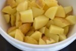 Kartoffelsalat med asparges, tomat og dressing - opskrift