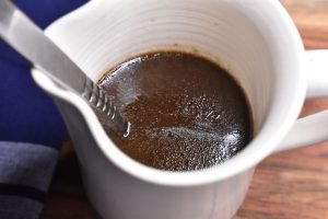 Skysovs - nem opskrift på brun sovs af stegesky el. bouillon