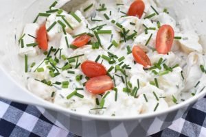 Gammeldags kartoffelsalat - opskrift på klassisk kartoffel salat