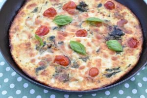 Æggekage med spinat og mozzarella - nem opskrift