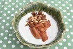 Skyr med rabarber og granola - nem sund dessert