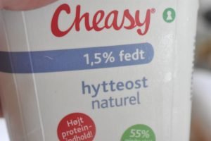 Kyllingefrikadeller med hytteost og havregryn