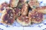 Kyllingefrikadeller med hytteost og havregryn