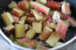 Rabarber i airfryer - nem opskrift på bagt rabarber