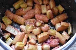 Rabarber i airfryer - nem opskrift på bagt rabarber