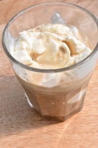 Affogato - opskrift på nem dessert med is og kaffe