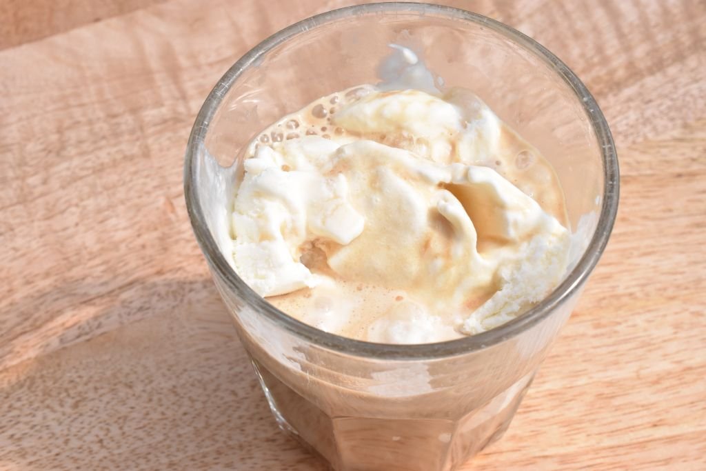 Affogato - opskrift på nem dessert med is og kaffe
