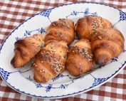 Hvidløgs croissanter - kuvertbrød af croissant dej på dåse