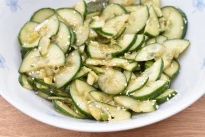 Asiatisk agurkesalat - nem opskrift på spicy agurkesalat 