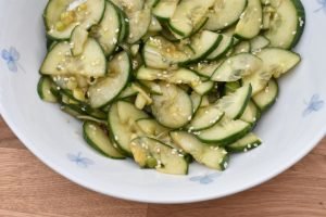 Asiatisk agurkesalat - nem opskrift på spicy agurkesalat 