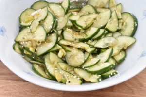 Asiatisk agurkesalat - nem opskrift på spicy agurkesalat