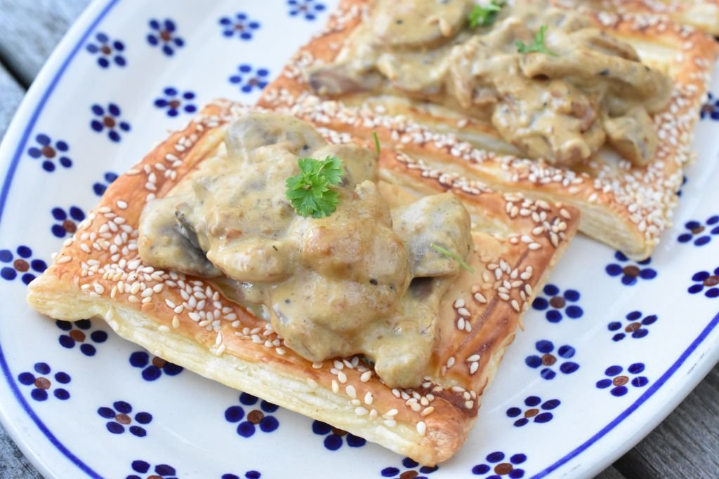 Butterdejstærte med svampe - sprød butterdej med champignon