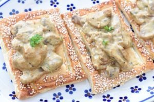 Butterdejstærte med svampe - sprød butterdej med champignon 