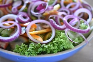 Brødsalat - nem opskrift på salat med croutoner