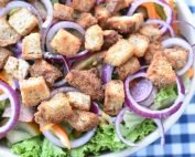 Brødsalat - nem opskrift på salat med croutoner