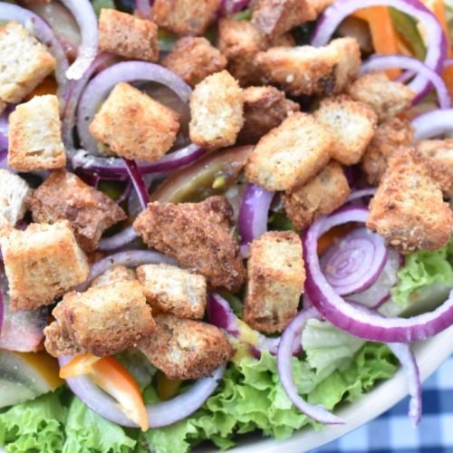 Brødsalat - nem opskrift på salat med croutoner