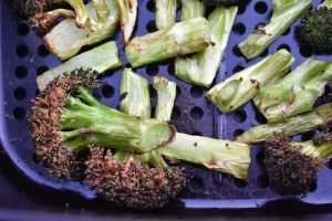 Bagt broccoli - opskrift på sprøde broccolifritter