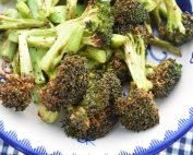 Bagt broccoli - opskrift på sprøde broccolifritter