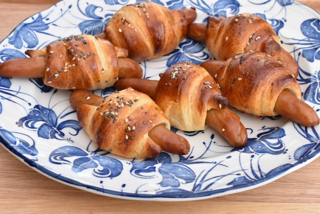 Nemme pølsehorn af croissant dej - opskrift