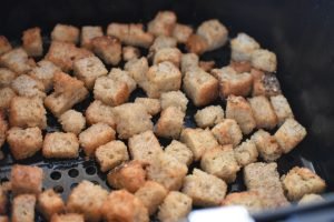 Panzanella - opskrift på italiensk brødsalat